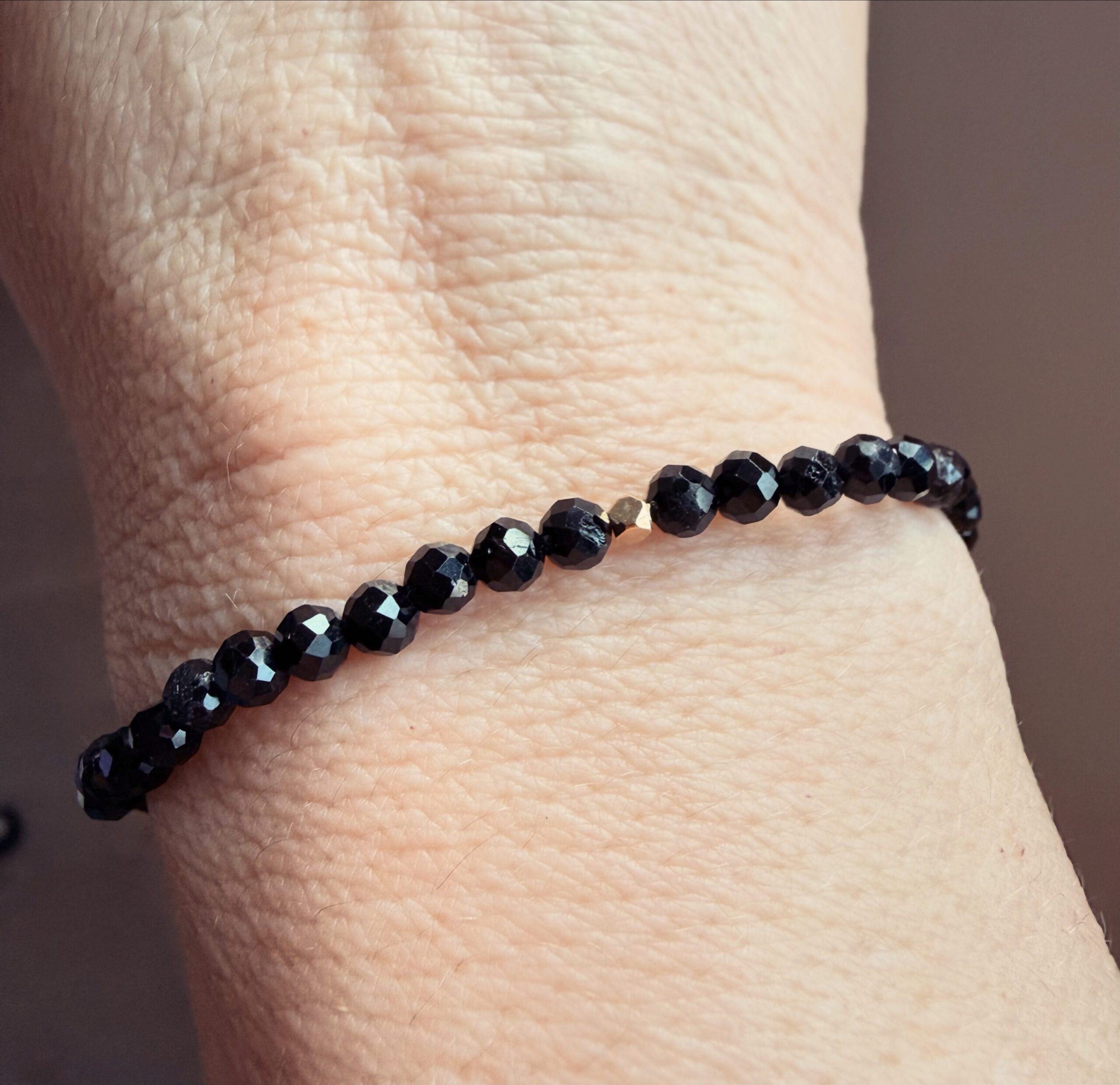 ESPINELA NEGRA FACETADA - Imagen 3